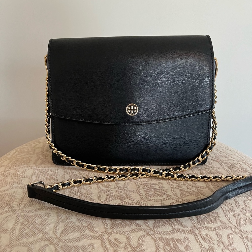 Black Tory Burch handbag. In great condition. Used.